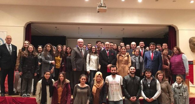 İZDEKON ile öğrenciler ile ''Lider Öğretmenlik'' seminerinde buluştu