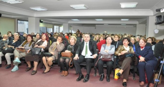 İzmir Barosu, halka Anayasa değişikliğini anlatıyor