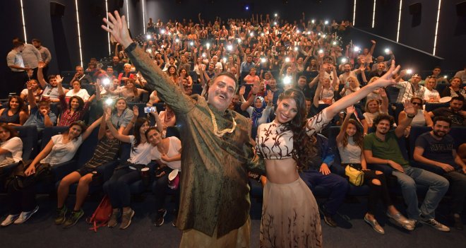 İzmir ''Bir Baba Hindu''yu Hint dansıyla karşıladı