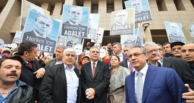 İzmir Büyükşehir aklandı...