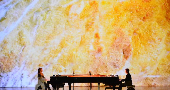 İzmir Festivali'nde sahnede isyan