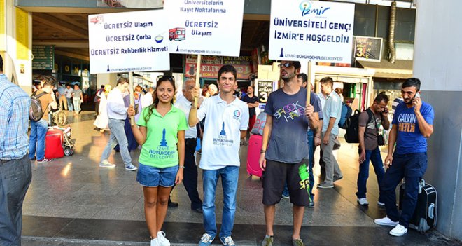 İzmir, gençlere kucak açıyor