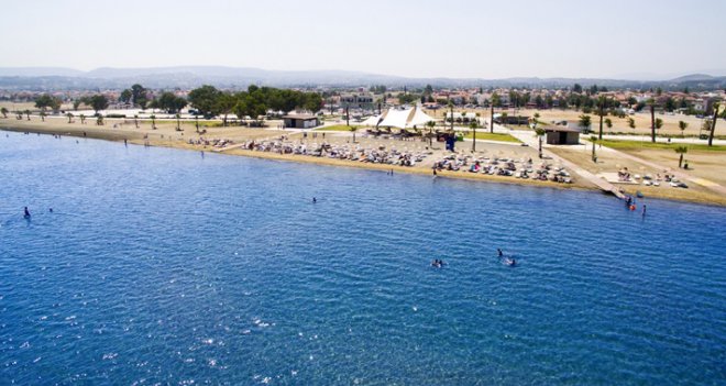 İzmir Körfezi'ne ilk mavi bayrak geldi...
