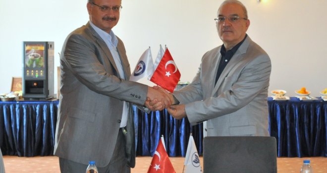 İzmir Üniversiteleri Platformu'nda bayrak değişimi