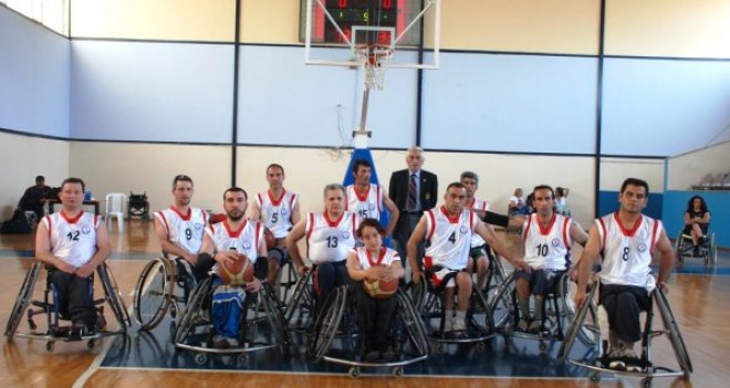 İzmir Üniversitesi Karşıyaka Engelliler'in galibiyet serisi devam ediyor