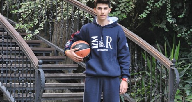 İzmir Üniversitesi basketbolda milli gururu yaşıyor