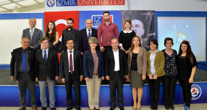 İzmir Üniversitesi'nde "Doğu Türkistan Sorunu" tartışıldı