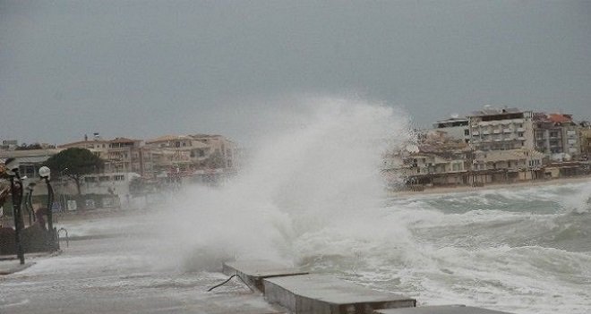 İZMİR VALİLİĞİNDEN FIRTINA UYARISI...
