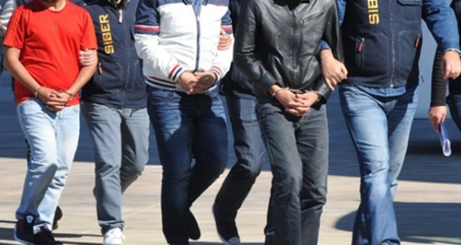 İzmir'de akademisyenlere FETÖ/PDY operasyonu