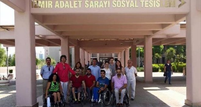 İzmir'de başkanlara ''Engelsiz Yaşam İçin'' Suç Duyurusu