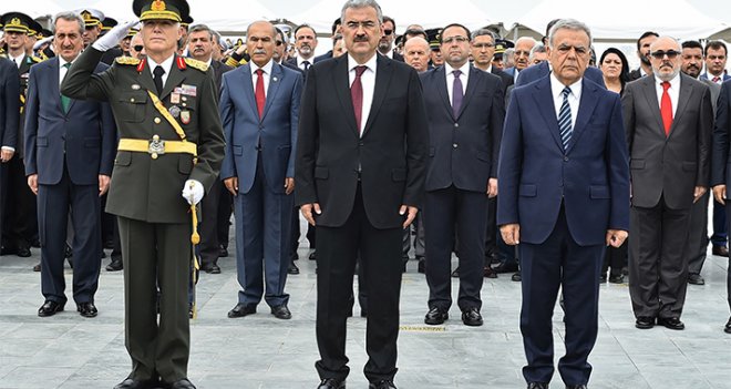 İzmir'de Cumhuriyet Bayramı kutlamaları başladı...