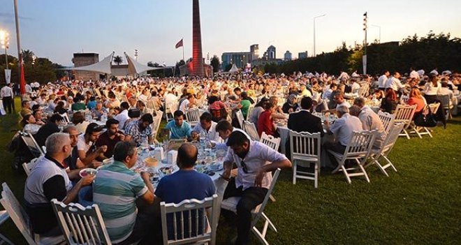 İzmir'de en büyük sofrası engellilere ve ailelerine