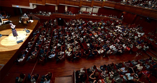 İzmir’de Hıdrellez coşkusu çingene şarkılarıyla başladı