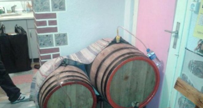 İzmir'de kaçak içki imalathanesine operasyon