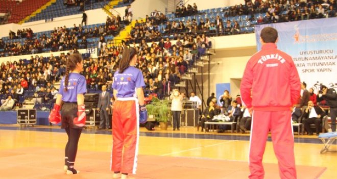 İzmir'de öğrenciler uyuşturucuya hayır dedi