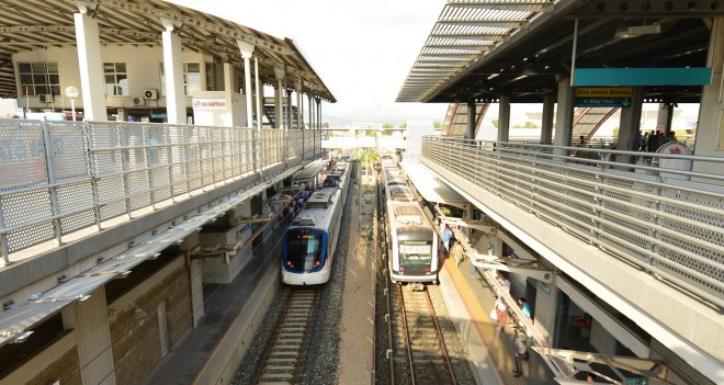 İzmir'de raylı sistem yüzde 1100 büyüdü