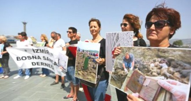 İZMİR'DE SREBRENİCA SOYKIRIMI 19.YIL DÖNÜMÜNDE ANILDI