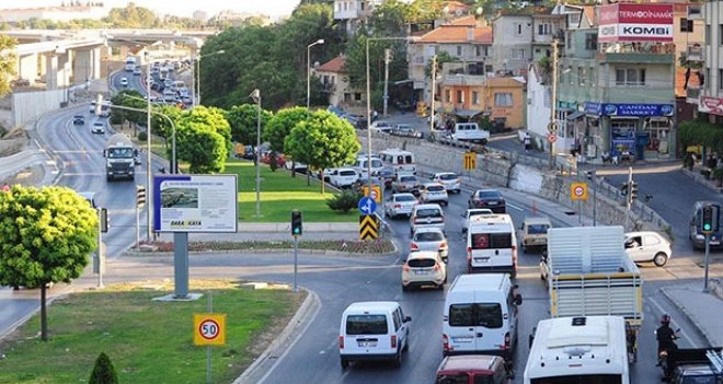 İzmir'de trafiğe kaydı yapılan taşıt sayısı azaldı