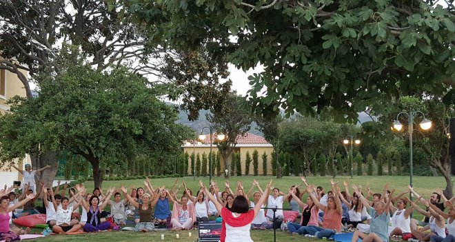 İzmir’den dünyaya sevgi çemberi…