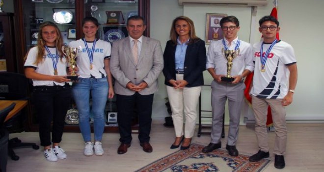 İzmir’e 5 kupa birden getirdiler