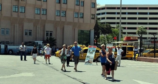 İzmir'e bir günde 5 bin 655 yabancı turist geldi