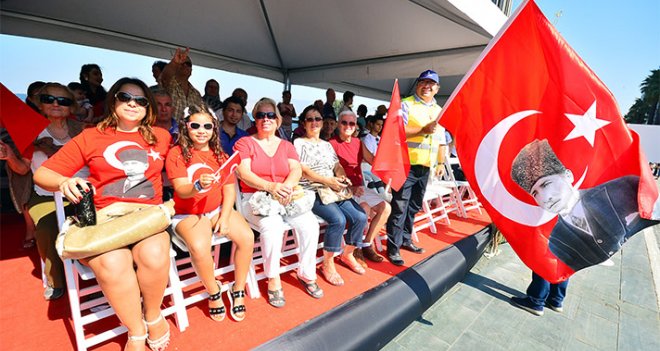İzmir'i ''Zafer'' coşkusu sardı