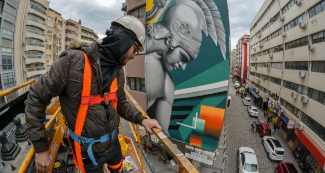 İzmir’in duvarlarına renk geldi