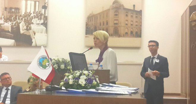 İzmir'in ''girişimci kadınları'' sertifikalarını aldı