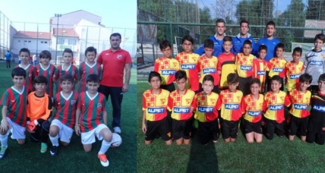 İzmir'in iki yakası gönüllü dostluk elçileri ile birleşiyor