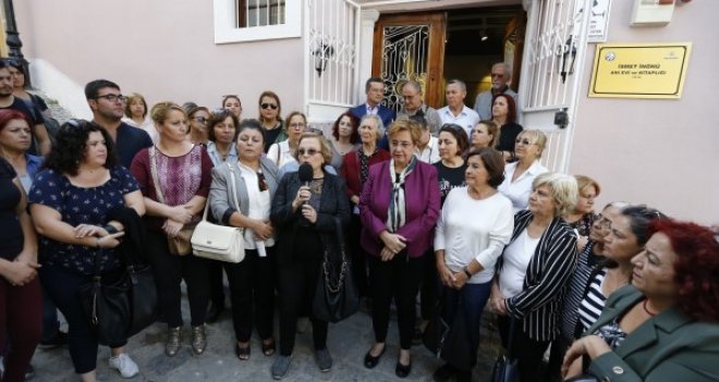 İzmirli kadınlar İnönü’ye sahip çıktı