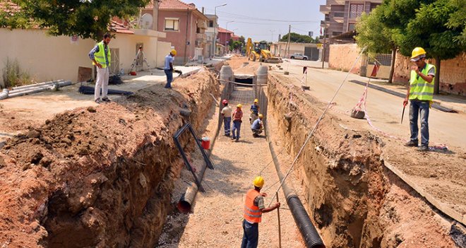 İZSU'dan Karşıyaka dahil 7 ilçeye ''taşkın'' müdahalesi