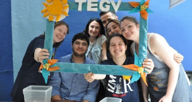 İZÜ ÖĞRENCİLERİNDEN TEGV'Lİ ÇOCUKLARA ANLAMLI DESTEK