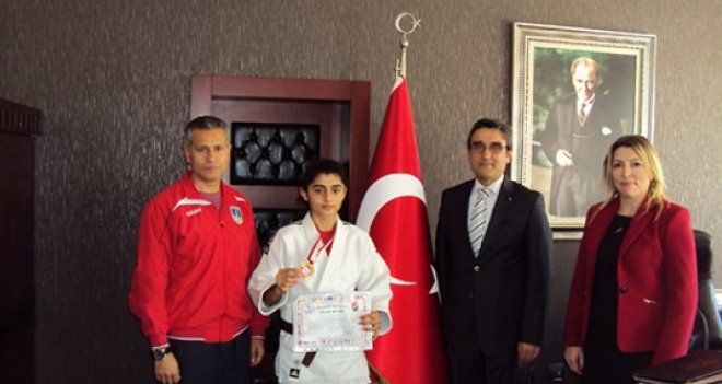 Judo şampiyonu Elif'e büyük övgü