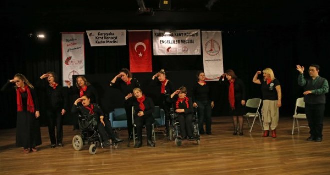 Kadına şiddete karşı anlamlı gösteri