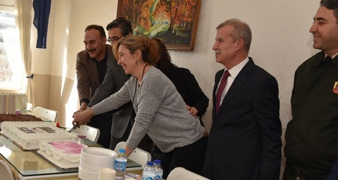 Kadınlar Günü'nü kutladılar...