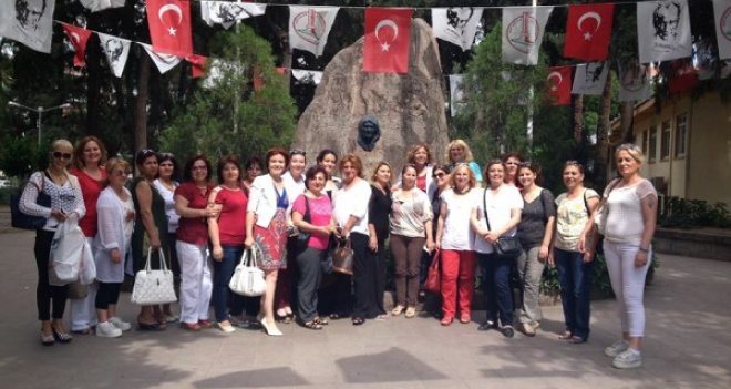 KADINLAR ZÜBEYDE HANIM'DA BULUŞTU