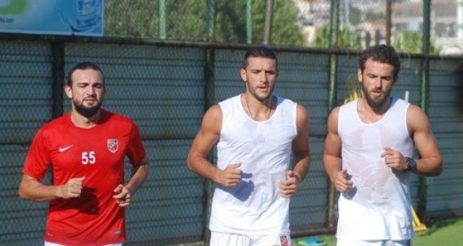 Kaf Kaf Abdülhamit'e resmi imzayı attırıyor