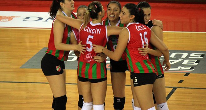 Kaf Kaf, filede Maltepe Yalı Spor karşısında