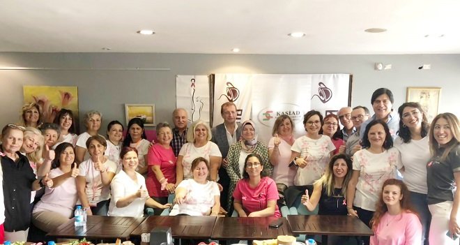 Kanserle dans eden kadınlar Karşıyaka'da buluştu...