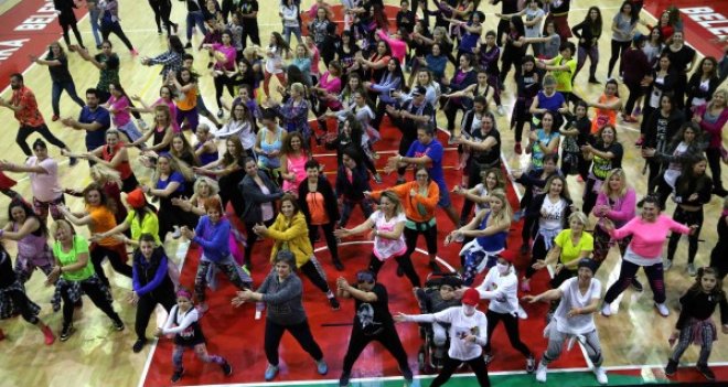 Kanserli çocuklar yararına zumba