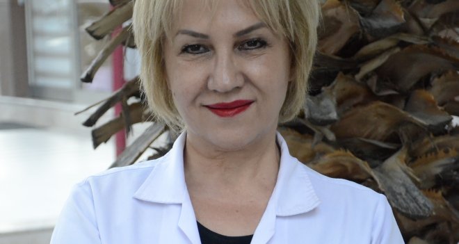 Kanserli hastalara ücretsiz kaş ve meme ucu çiziyor