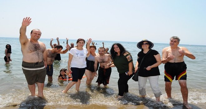 Karasu, Karşıyakalı engelli öğrencileri mutlu etti