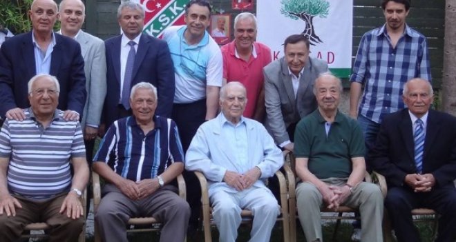 KARSAD, EFSANE 4 KSK'LİYİ ONUR ÜYESİ YAPTI