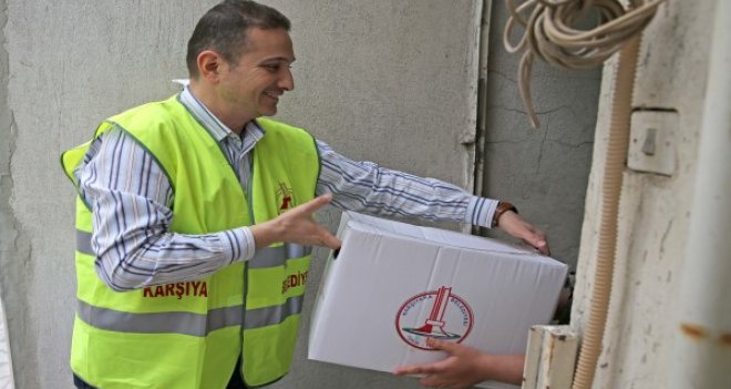 Karşıyaka  Belediyesi'nden 6 bin 500 aileye erzak desteği