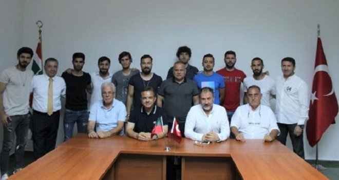 Karşıyaka 9 futbolcusuyla sözleşme yeniledi