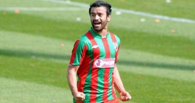 KARŞIYAKA AHMET ARI İLE SÖZLEŞME YENİLEDİ