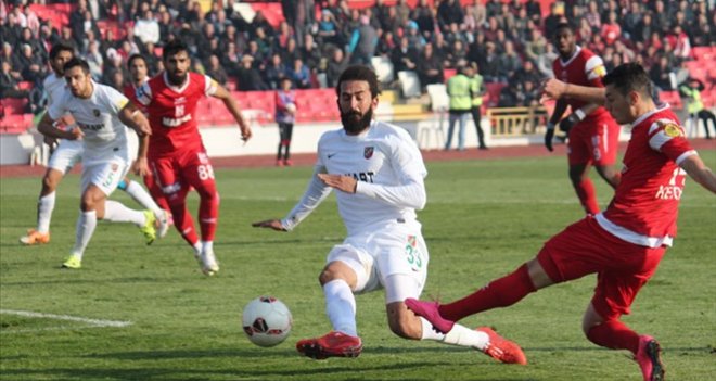Karşıyaka, Balıkesirspor'u ağırlıyor