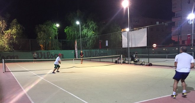 Karşıyaka Belediye Başkanlığı Tenis Turnuvası'nda bugün 2 final oynanacak...