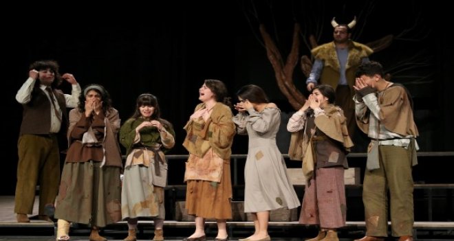 Karşıyaka Belediye Tiyatrosu yeni sezona fırtına gibi başladı