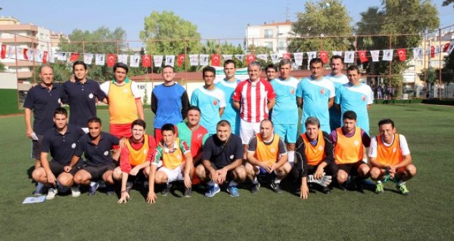 Karşıyaka Belediyesi birimler arası futbol turnuvası başladı